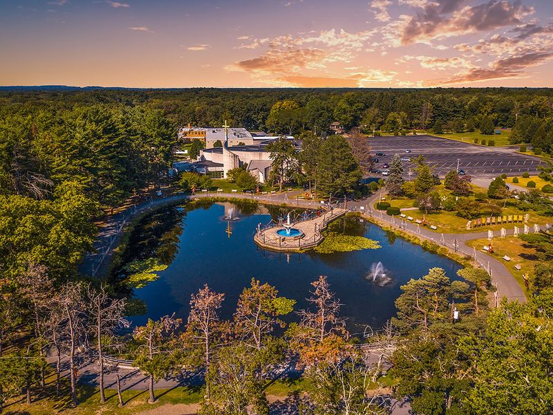 A Massachusetts Shrine With More Than a Holiday Face