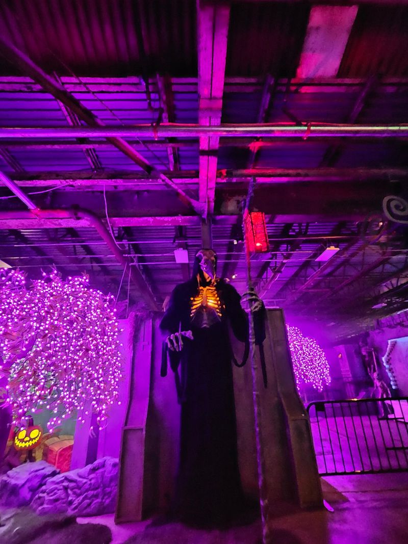 A Mile Of Screams Is Waiting Under One Giant Roof A Mile Of Screams Is Waiting Under One Giant Roof