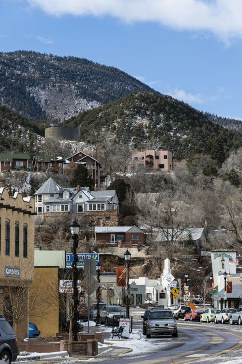 A Resort Town in Pikes Peak's Shadow