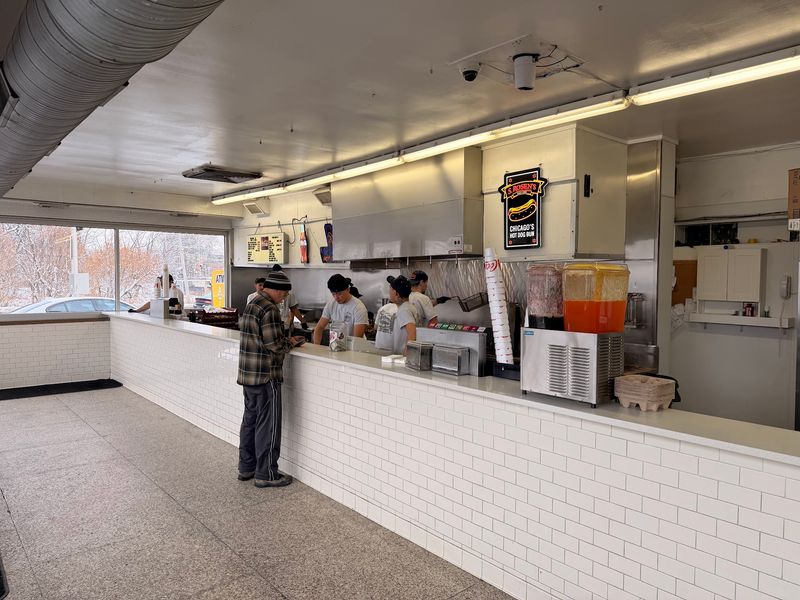 A River Grove Counter With a Clear Purpose