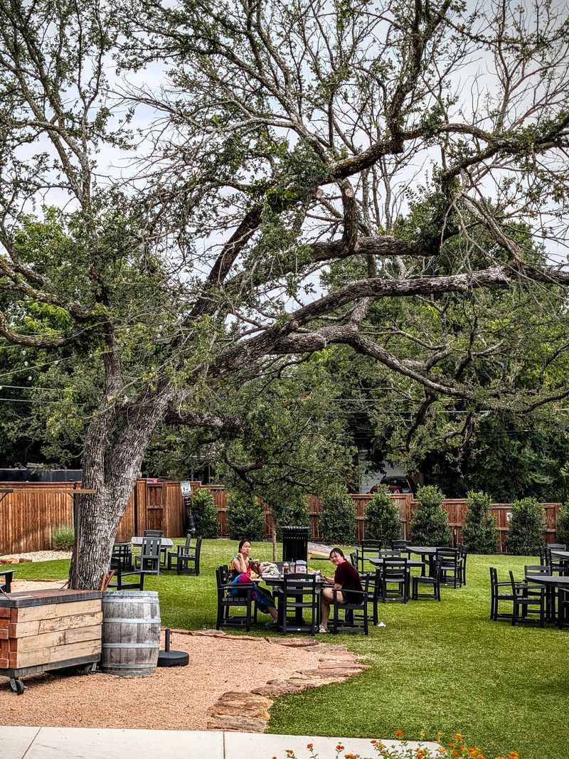 A Riverside Patio Made for Lingering A Riverside Patio Made for Lingering