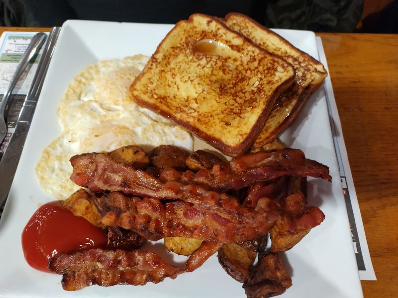 A Warm Plate Makes Winter Wandering In Salem So Much Easier A Warm Plate Makes Winter Wandering In Salem So Much Easier