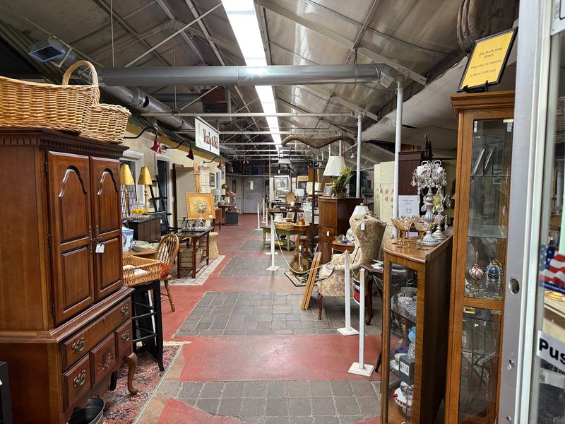 Antiques and Memories Around the Edges Antiques and Memories Around the Edges