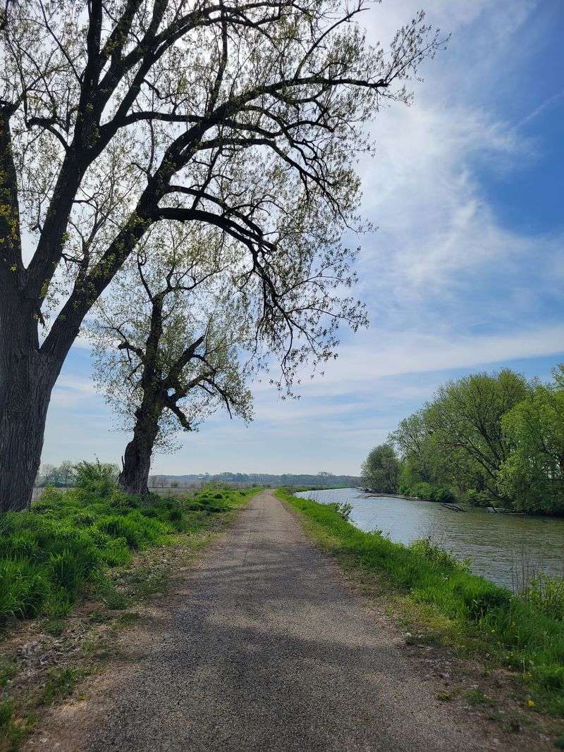 Hennepin Canal Parkway State Park (Sheffield)