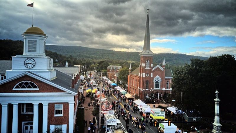 Bedford Fall Foliage Festival, Bedford: Handmade Finds in a Historic Town Bedford Fall Foliage Festival, Bedford: Handmade Finds in a Historic Town