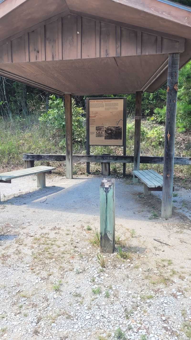 Benches and Pause Points Benches and Pause Points