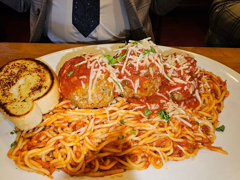 Big Plates Are Part of the Appeal Big Plates Are Part of the Appeal