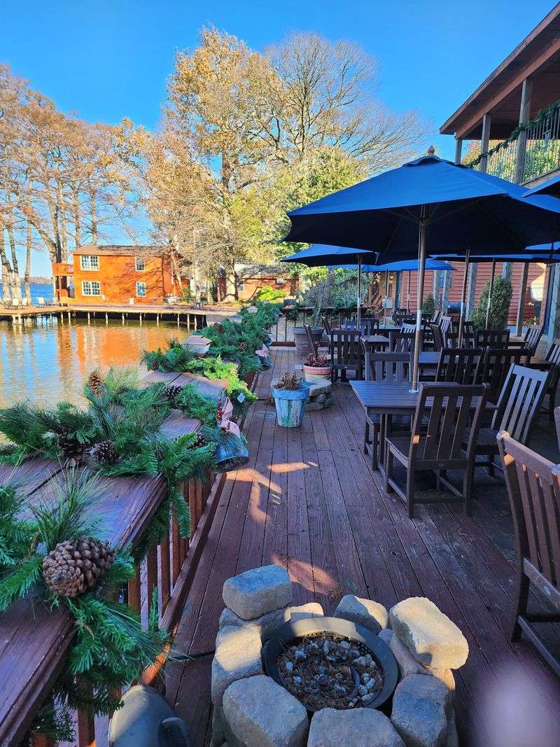 Blue Bank Fish House & Grill, Hornbeak, TN