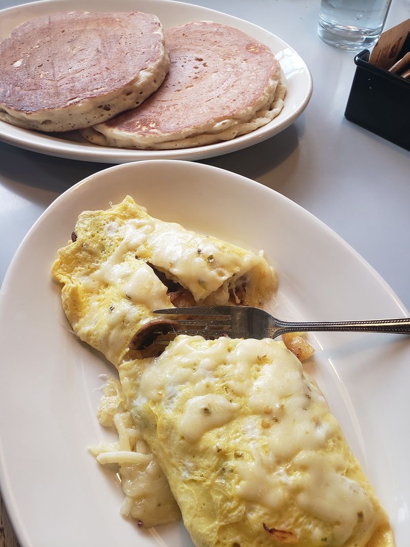 Breakfast Favorites and Generous Plates Breakfast Favorites and Generous Plates