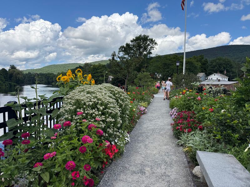 Bridge of Flowers