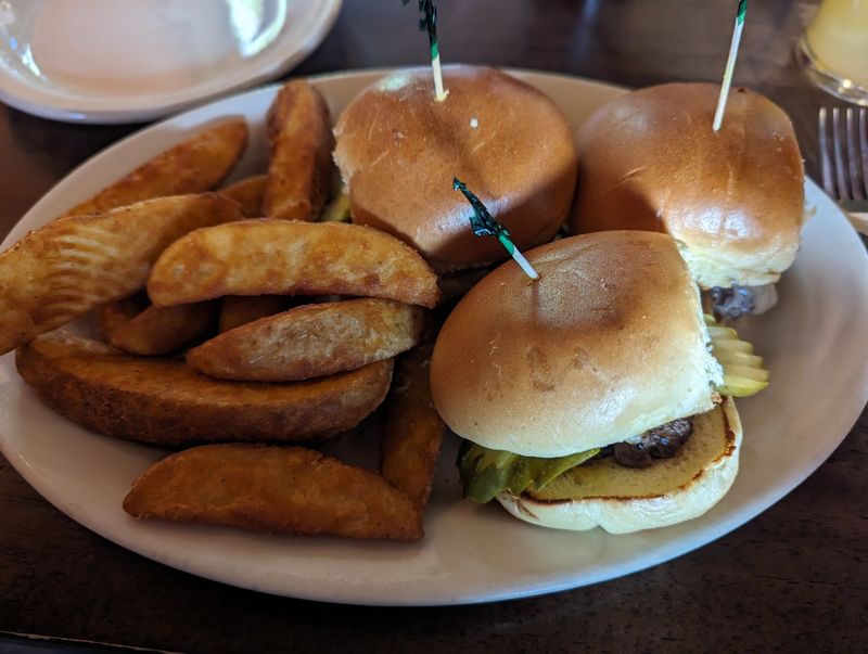 Brunch, Burgers, and Easy Lunches Brunch, Burgers, and Easy Lunches