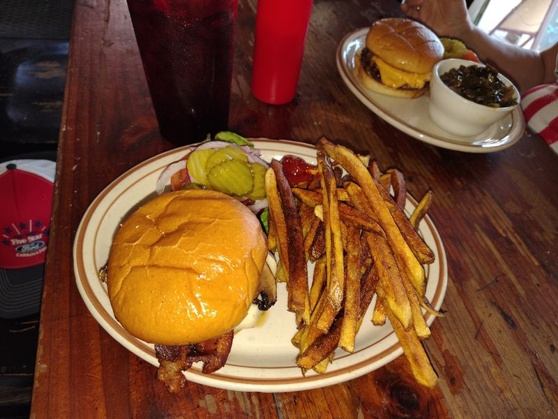 Burgers That Fill the Whole Plate Burgers That Fill the Whole Plate