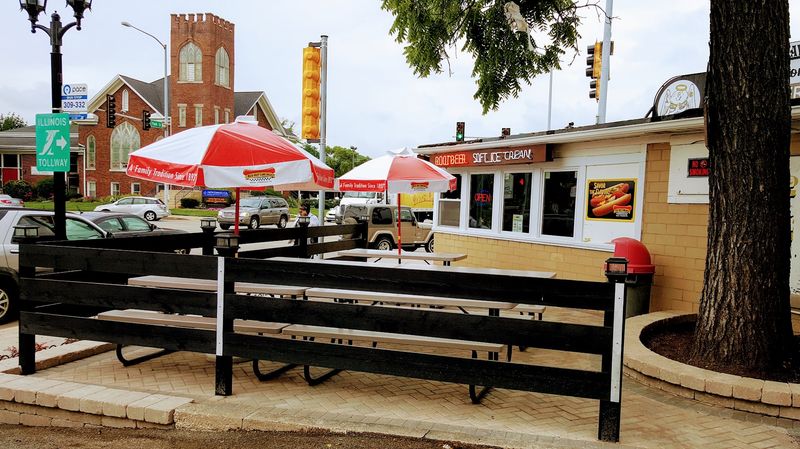 Picnic Tables Make Every Meal Feel Like a Summer Break