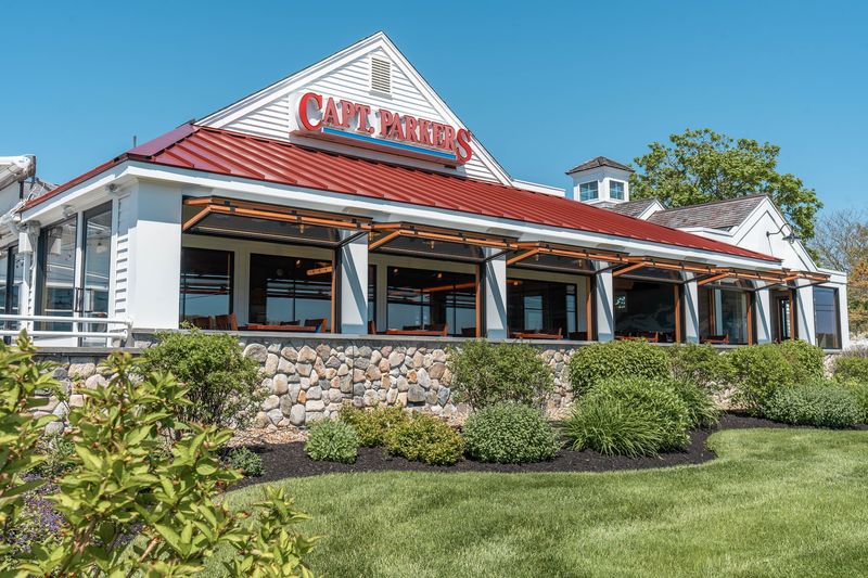 Captain Parker’s Pub: Put Chowder First in West Yarmouth