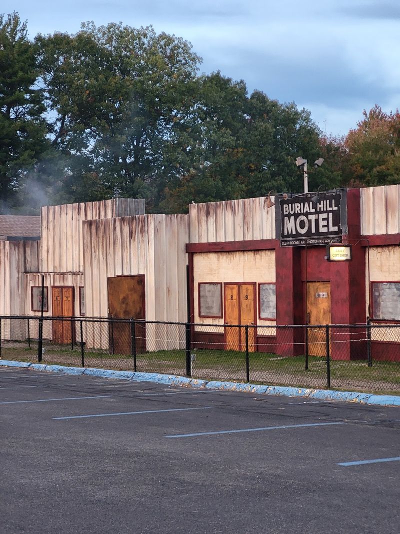 Check In If You Dare, Because This Hotel Never Had Good Reviews Check In If You Dare, Because This Hotel Never Had Good Reviews