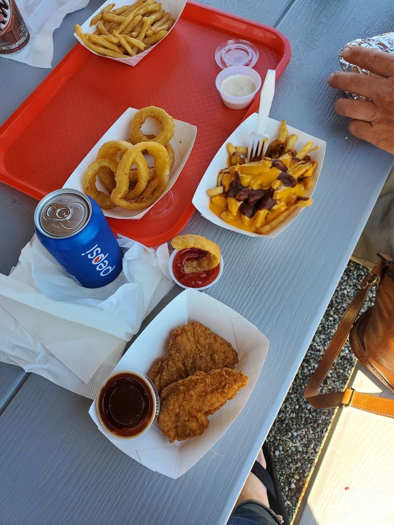 Chili Dogs and Cheese Curds Bring a Savory Detour Chili Dogs and Cheese Curds Bring a Savory Detour