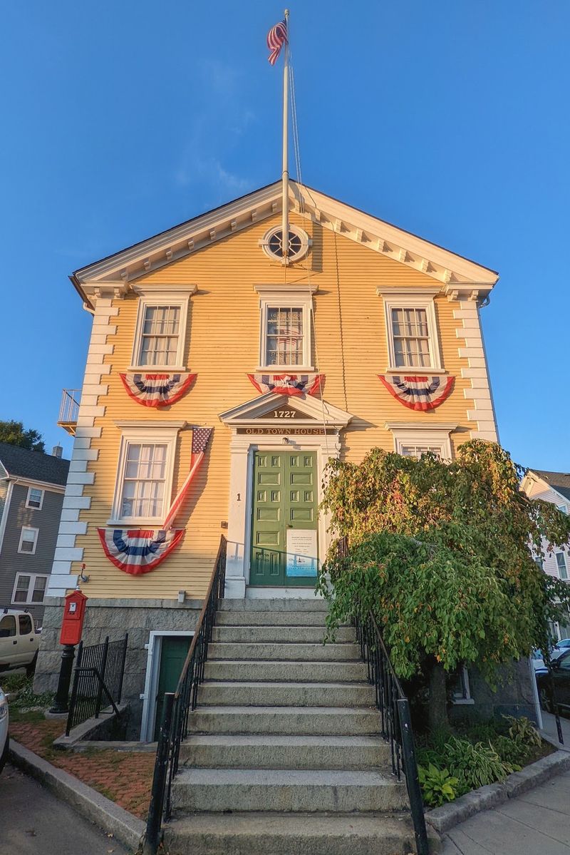 Colonial Life Gets Real Inside A 1768 Mansion
