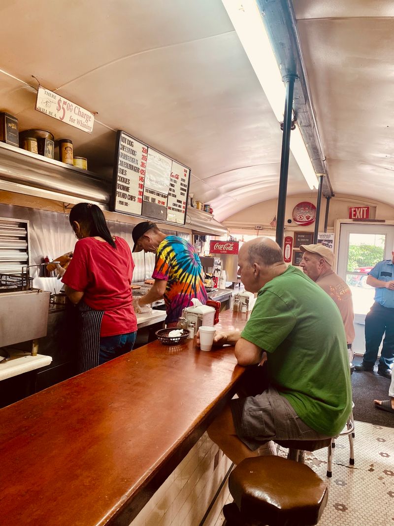 County Street Lunch Has a Local Rhythm