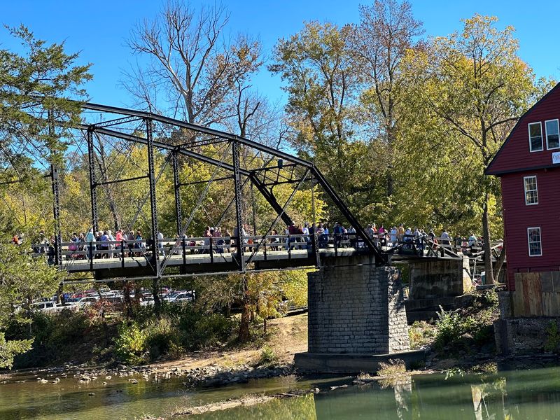 Crowds, Bridges and Smart Timing Crowds, Bridges and Smart Timing