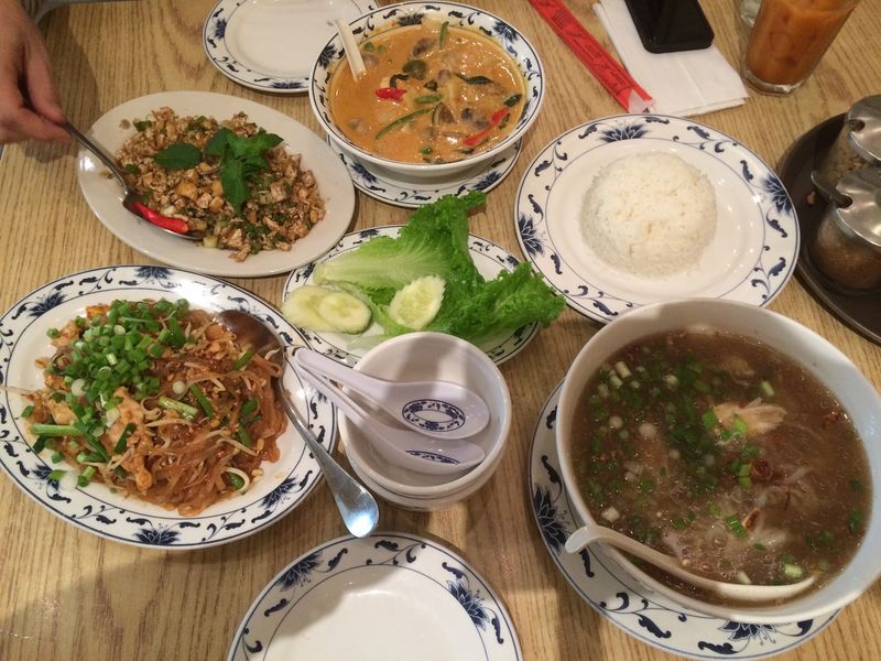 Curry Lovers Get Plenty Of Reasons To Linger