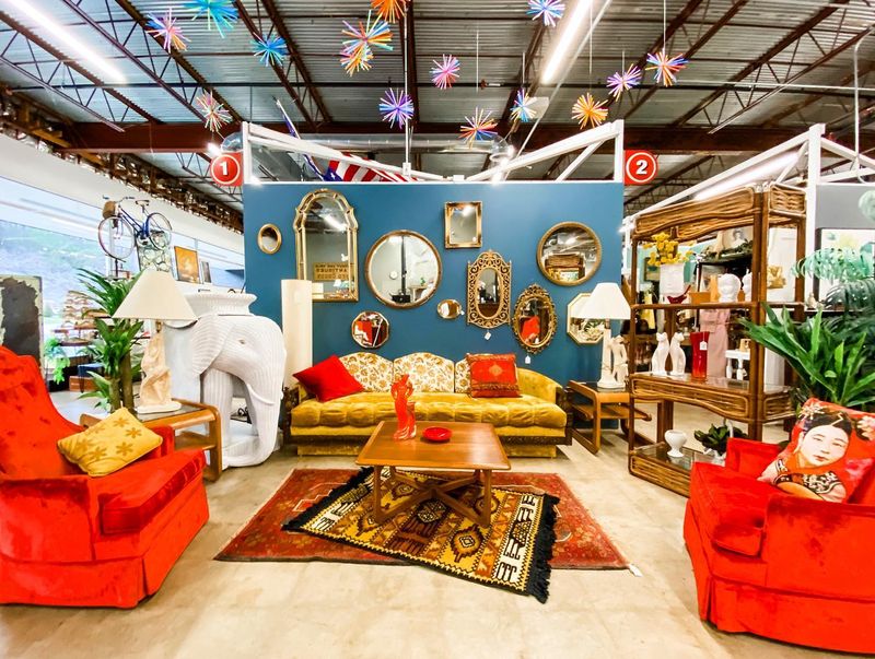 Dirty Jane's Antiques - Red Bank
