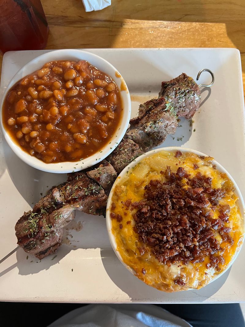 A Catering Crew Runs The Show, And It Shows On Every Plate