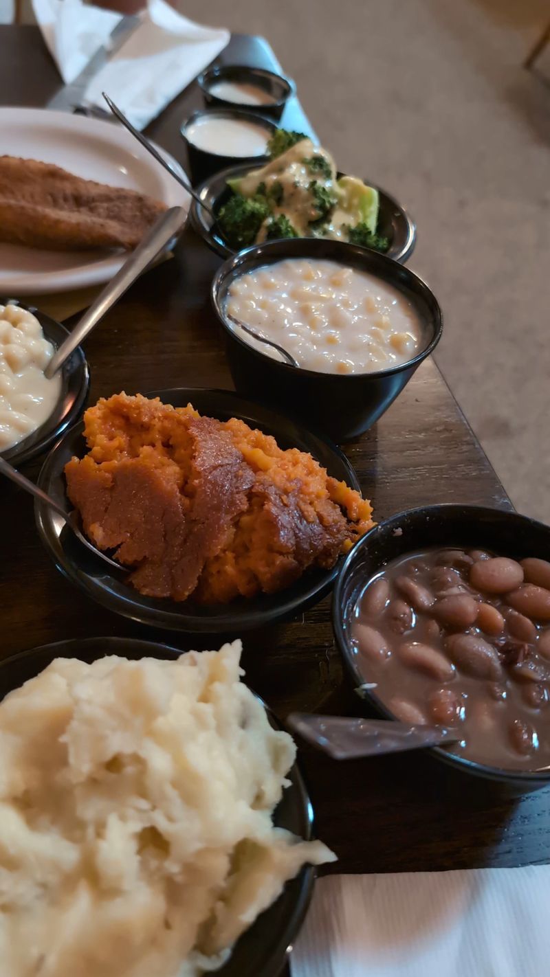 Eating Pinto Beans With Cornbread as the Main Event Eating Pinto Beans With Cornbread as the Main Event