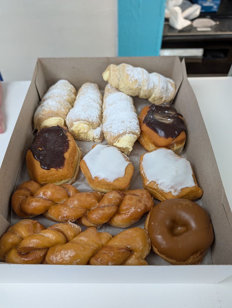 Cash in Hand and an Early Alarm: Planning Your Illinois Bakery Run