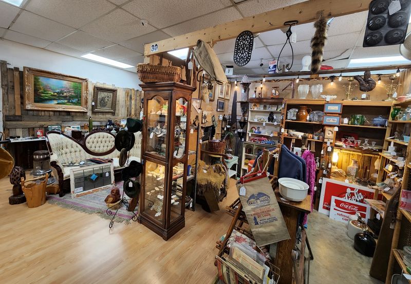 Eureka Uniques Antiques & Collectables, Eureka Springs, AR