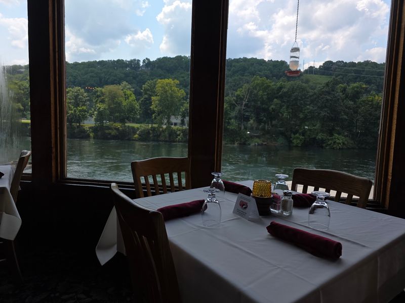 Evenings With a Harp and a Chef Who Visits