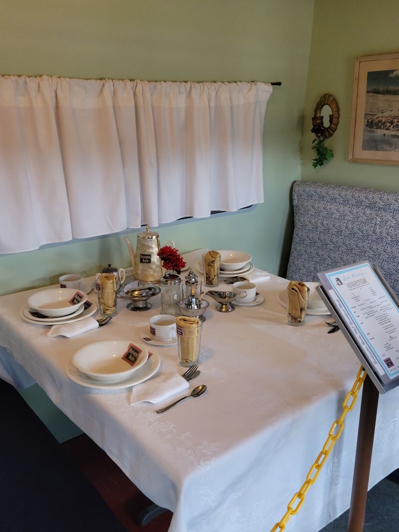 Fancy Travel Looked Like This In The Pullman Car Fancy Travel Looked Like This In The Pullman Car