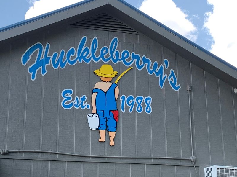 Finding Huckleberry's on Eastline Road