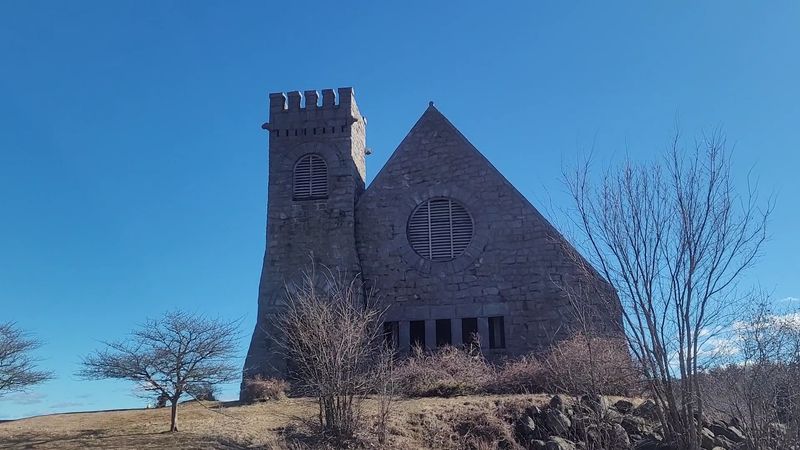 Finding Your Way To This Lakeside Landmark