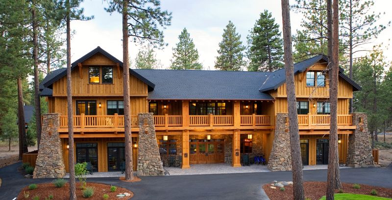 FivePine Lodge and Spa, Sisters