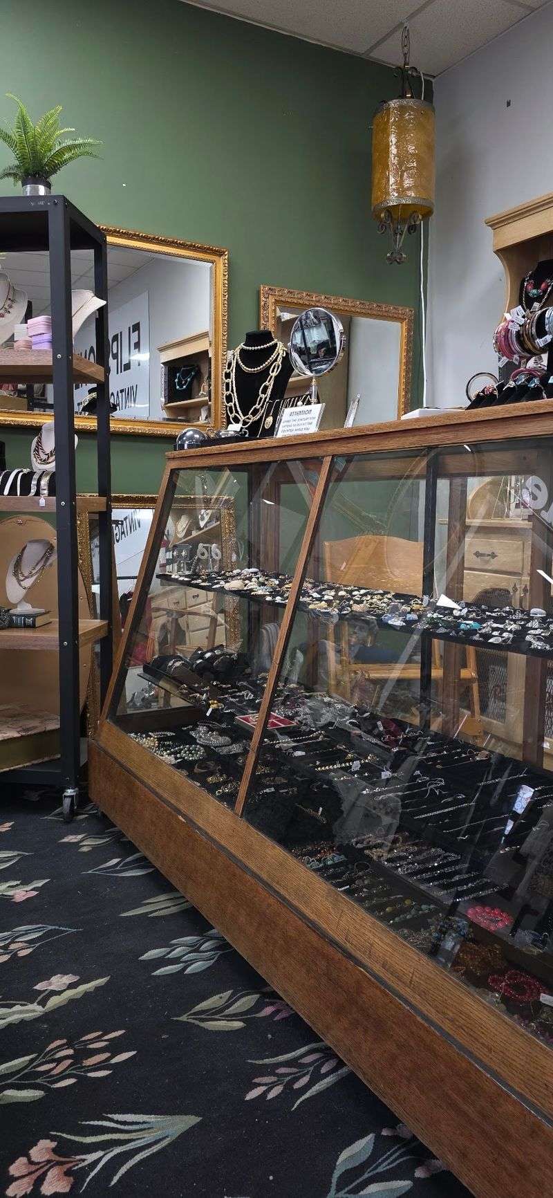 Flipstone Vintage & Thrift