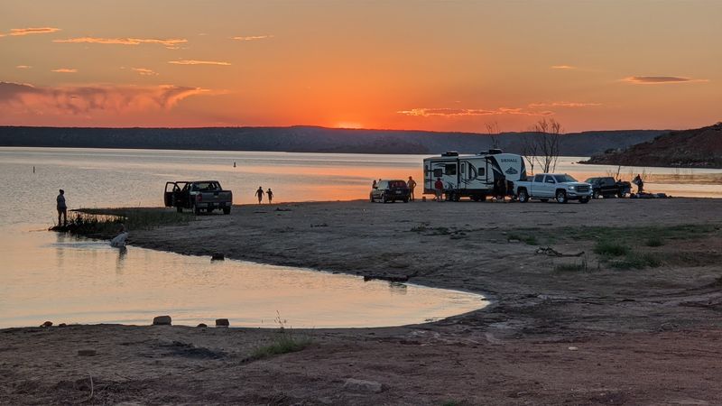 Free Shoreline Camping Sounds Too Good To Be True, But It Isn't Free Shoreline Camping Sounds Too Good To Be True, But It Isn't