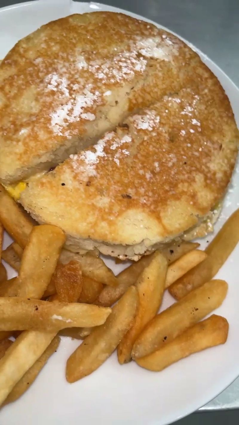 French Toast Fans Have a Seat at the Table