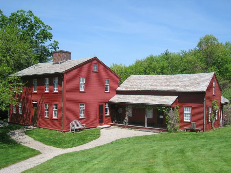 Fruitlands Museum