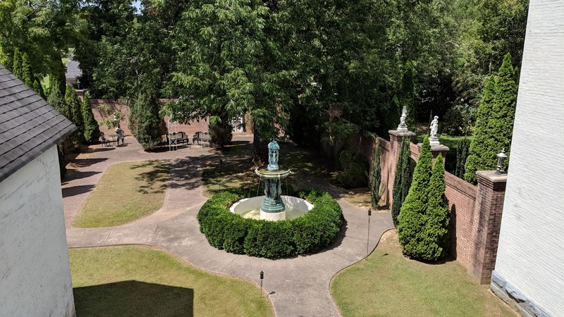 Gardens Made For Slow Strolls And Pretty Photos