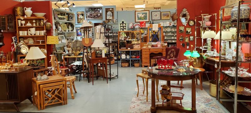 GasLamp Antiques & Decorating Mall - Nashville