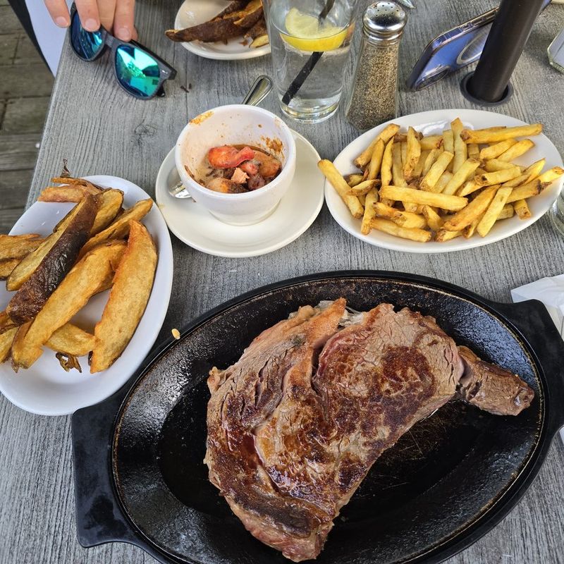 Glass Lounge Restaurant: Harrisburg’s Understated Steak Stop