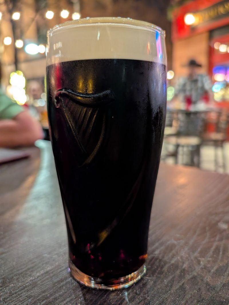Guinness Poured the Proper Way Guinness Poured the Proper Way