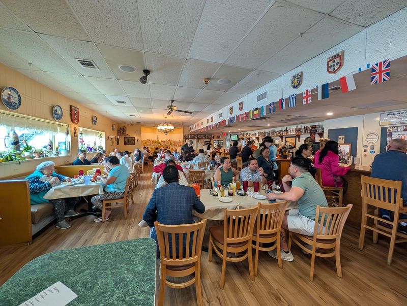 Henk's European Deli & Black Forest Bakery