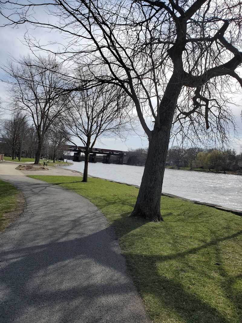 Fox River Trail (Geneva)