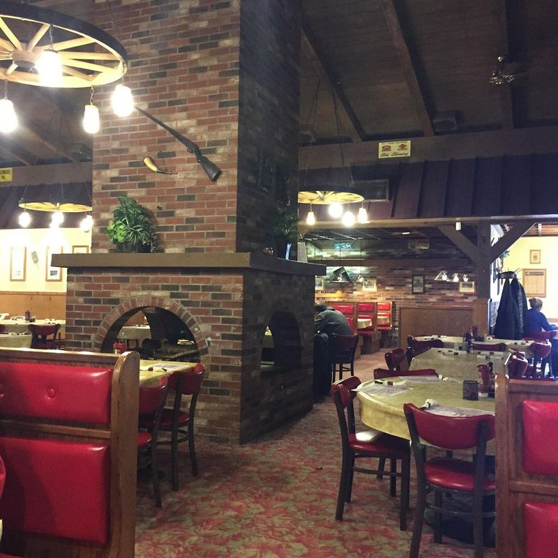 Hoss’s Steak & Sea House: Family-Friendly Pennsylvania Familiarity