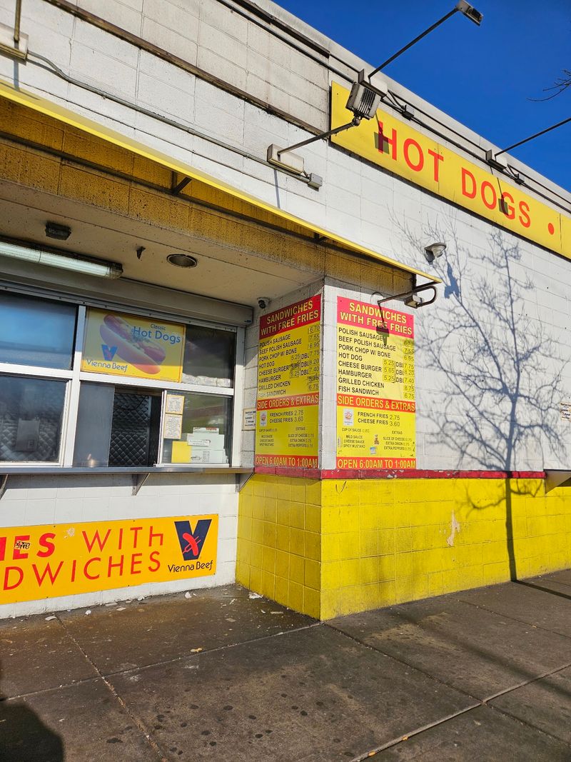 Timing Your Visit to This Illinois Late-Night Favorite Timing Your Visit to This Illinois Late-Night Favorite