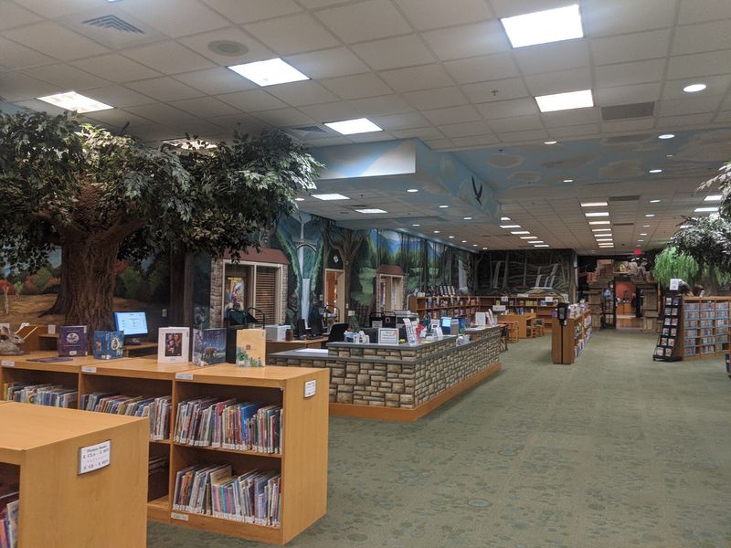 John P. Holt Brentwood Library – Brentwood