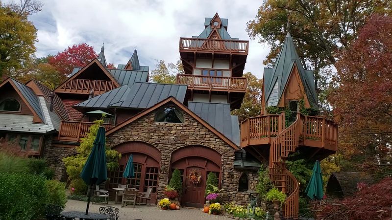 Landoll's Mohican Castle