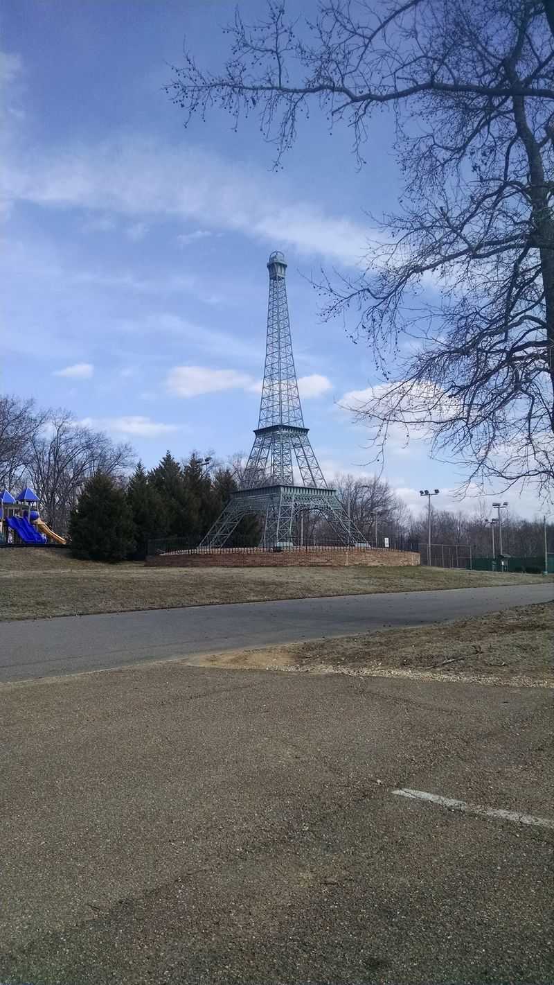 Paris Seemed Like The Perfect Tennessee City To Accept It