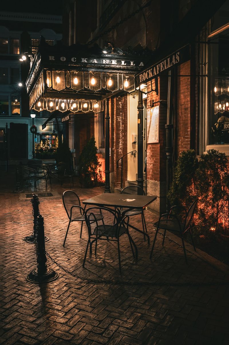 Live Music Gives The Night A Little Extra Spark Live Music Gives The Night A Little Extra Spark